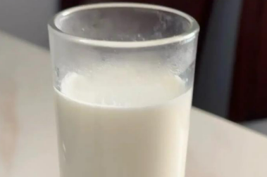 常温纯牛奶中禁止添加复原乳，今起正式实施