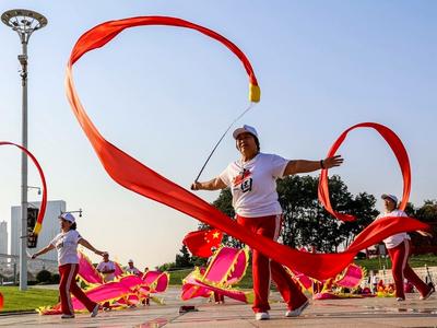 西海岸新区：舞起彩龙庆国庆