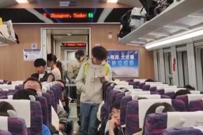 高铁超员临时停车，铁路部门回应：勿“买短乘长”