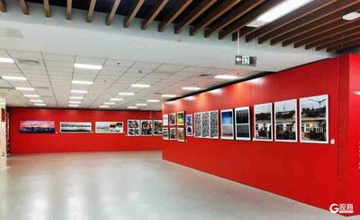 “與時代同行”西海岸新區攝影藝術作品巡展（山東科技大學站）開展
