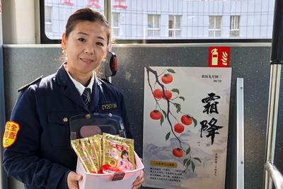 霜降车厢暖意浓！青岛巴士“三暖服务”守护市民出行路