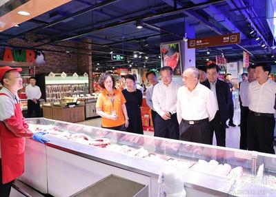 林武在济南调研节日保供安全稳定等工作并看望慰问坚守岗位人员