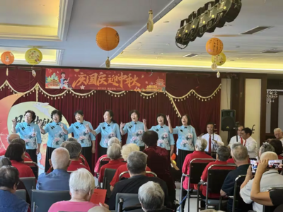 呂劇表演、葫蘆絲演奏、小合唱……科大悅苑社區慰問演出走進養老院