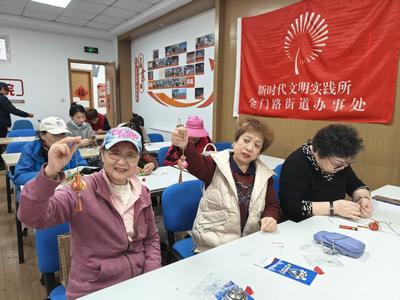 指尖传温情，艾草寄安康！金门路街道大尧社区举办重阳香囊制作活动