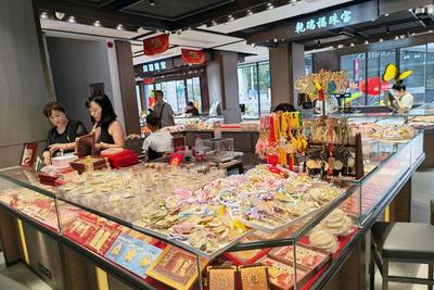 年内涨约50%！金价为何一路高歌？