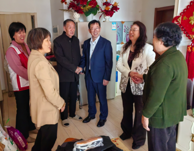 80名长者收到节日礼包，重阳节青岛西海岸新区红十字会携爱心企业入户送温暖