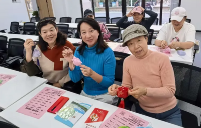 手工diy、健康宣讲、走访慰问……蓝岸馨苑社区开展重阳节系列主题活动