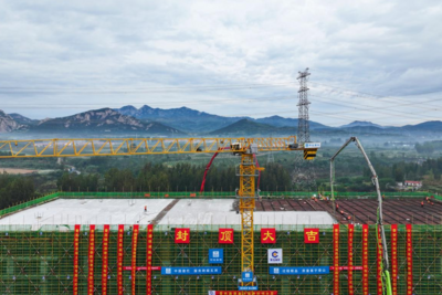 历时55天！青岛沈海高速改扩建工程这个服务区综合楼封顶