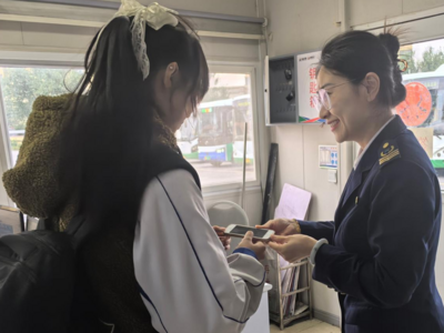 暖心守护乘客财物，城阳巴士驾驶员获赞