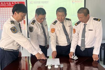 破解車門安全難題！青島巴士“草根發明家”又有新成果了