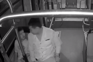 小男孩坐錯車，青島巴士熱心“叔叔”助其回家