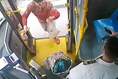 助老、礼让……青岛巴士司机善行义举传递城市温度