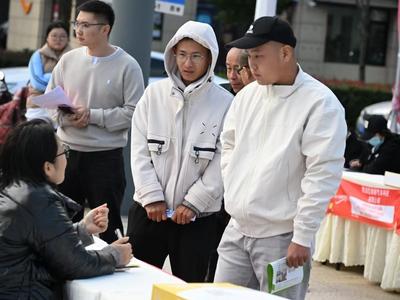 即墨：金秋送岗暖人心