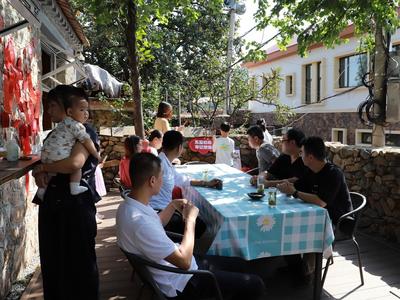 影视IP赋能，乡村游升温：后石沟村国庆日迎客7000，明星同款机位“出圈”