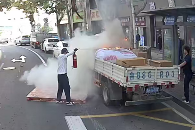 灭火、等待……青岛巴士驾驶员善行义举传递城市温情