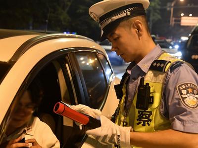 巡防、守護、監管、排查，青島市南公安650余名警力守護“雙節”安全！