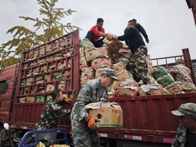 10万斤红薯暖深秋|小寨子社区居民收获 “舌尖上的幸福”