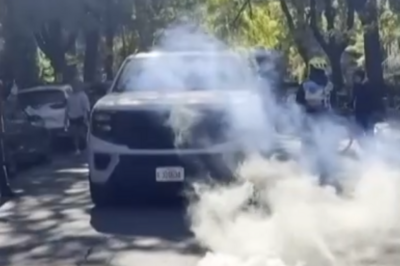 美执法人员在芝加哥与抗议者发生冲突，使用催泪瓦斯