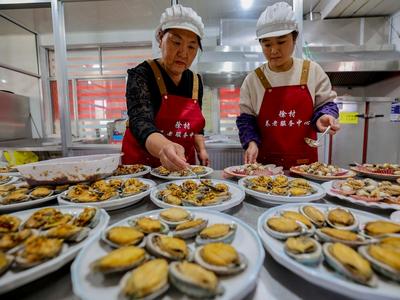 西海岸新区：“百寿宴”传承敬老爱老风尚