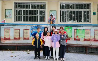 仙游路社区公益课堂：萌娃巧手制作，羽毛球“变身”精美挂件