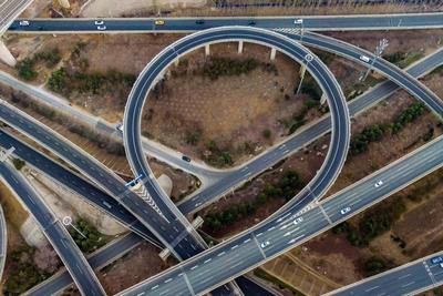 开车到立交桥，手机导航为何突然就跟不上了？