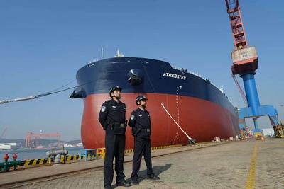 黄岛边检站高效保障山东首艘超大型氨预留原油船启航