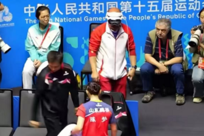 陈梦队医回应VR眼镜事件：不是指导员，比赛期间从未佩戴