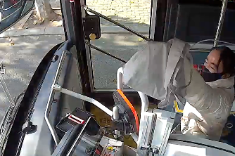 药品现金半小时 “完璧归赵”！七旬老人点赞青岛巴士高效联动