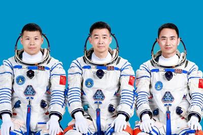 中国航天员首次“换乘”天外平安归来，神二十乘组状态良好创在轨驻留时长新纪录