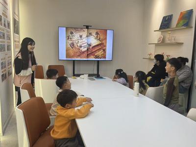 齐聚“启才小屋”，共读经典绘本！蓝岸馨苑社区举行儿童阅读沙龙公益活动