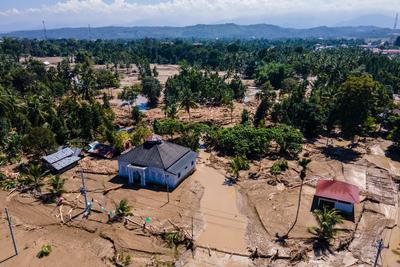 印尼苏门答腊岛洪水和山体滑坡灾害已致442人死亡，另有402人失踪