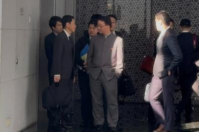 日本外务省官员离开中国外交部