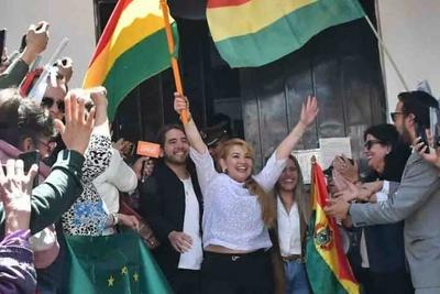 玻利维亚前“临时总统”获释出狱