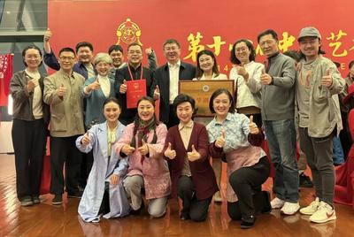 《烟火人间》喜获文华剧目奖，青岛“烟火味儿”赢得评委高度认可