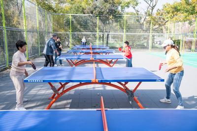 李村河畔体育场“上新”，市民尽享运动乐趣