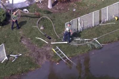 一小型飞机在美国佛罗里达州附近坠毁