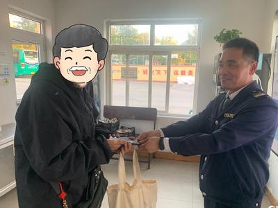 文明窗口展风采！城阳巴士驾驶员暖心善举频现