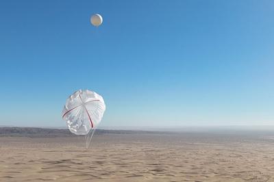 世界最大高空风力发电捕风伞成功开伞