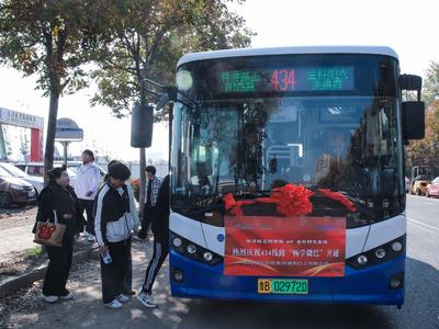 青岛再增一条微循环公交线路：“畅学微巴”惠及农大海都学院1.5万名师生