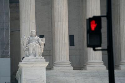 美国最高法院多名法官质疑特朗普关税政策