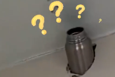 直插墙壁！保温杯里放这几样东西，秒变“炸弹”