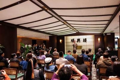 顺兴楼复原梁实秋笔下名菜“醉八仙”，首期青岛美食文化座谈会举行