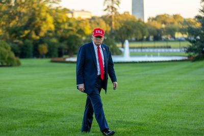 爱泼斯坦案再起风波，特朗普把矛头转向民主党