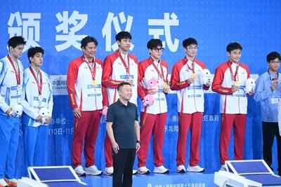 捧得“五连冠”，踏浪大湾区！