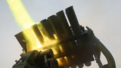 直击现场！东部战区海军某部昼夜实弹射击