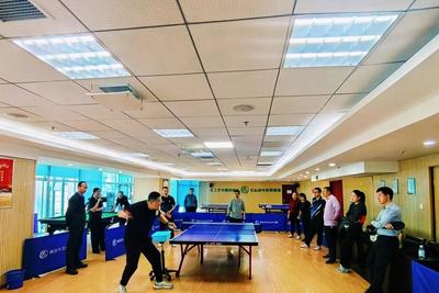 乒乓联结情谊！市南区香港中路街道开展乒乓球主题楼宇党建活动