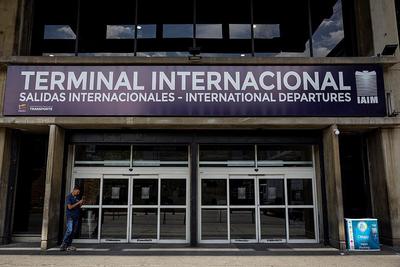 美国威胁委内瑞拉领空主权，委主要机场仍维持运转