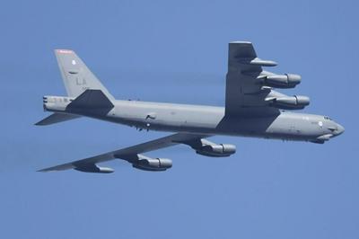 美军两架B-52轰炸机接近委内瑞拉海岸