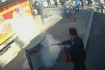 让出行充满温情！青岛巴士十米车厢见证文明时刻