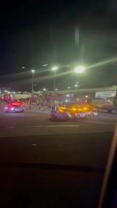 美国纽约两架联合航空客机发生地面擦碰事故